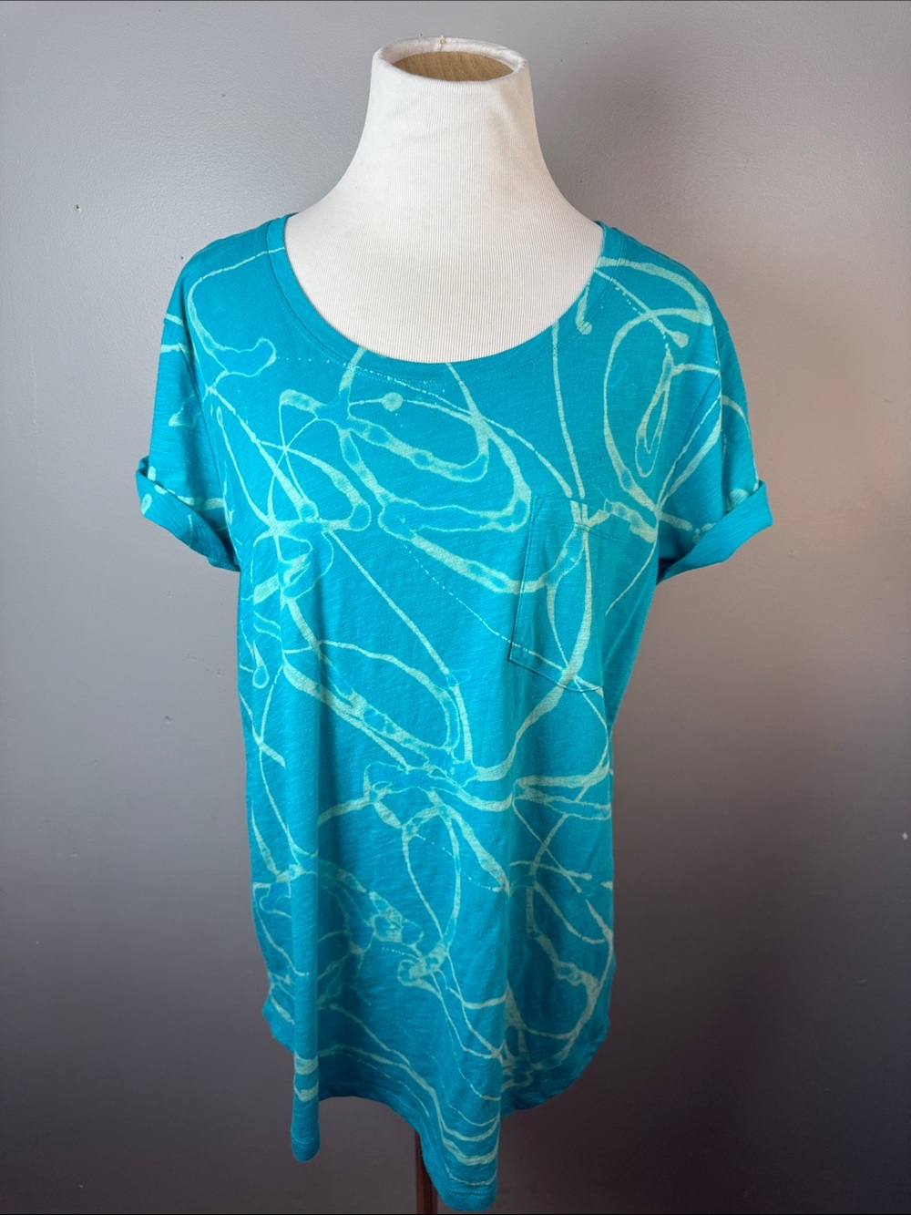Women's Teal Short Sleeve Scoop Neck Tee with Abstract Line Print